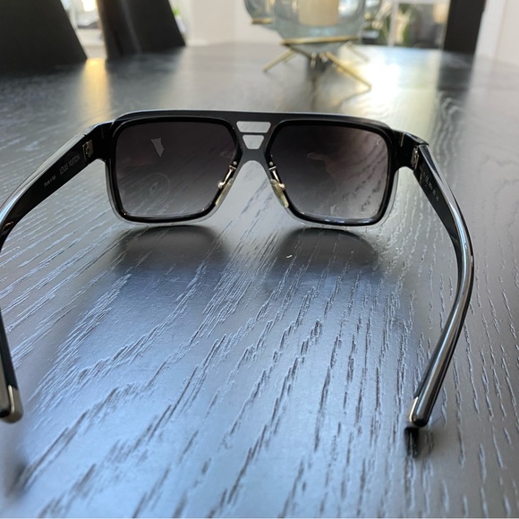 Authentic Louis Vuitton sunglasses. Originally $795. Lightly worn - Picture 4 of 5